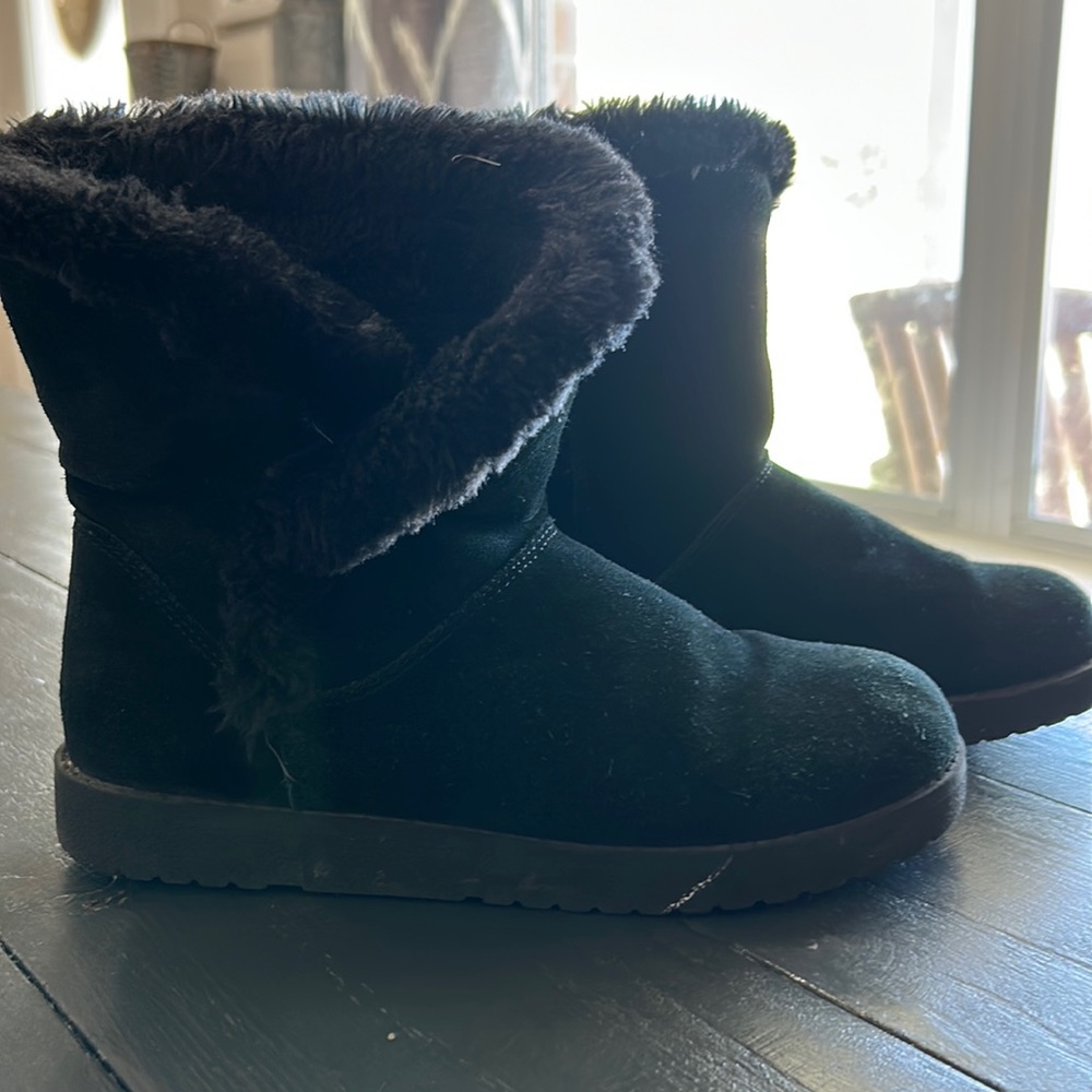 Black fuzzy boots